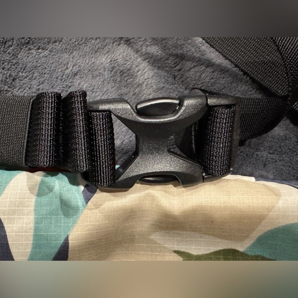 REl Co-op Trail 2 Print Waist Pack with a unique Tropical leaf pattern - Picture 4 of 16